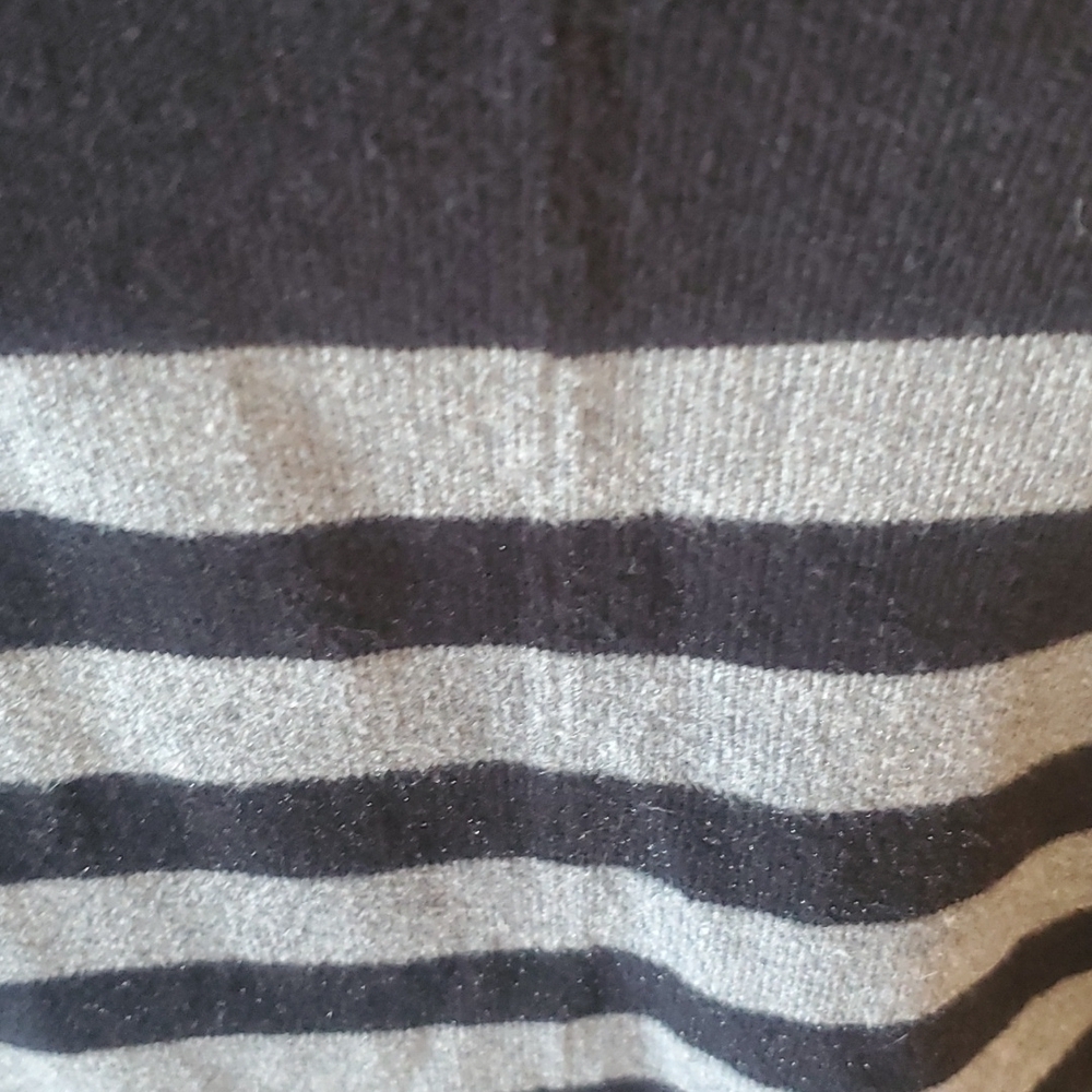 Express* Sweater - Picture 3 of 8